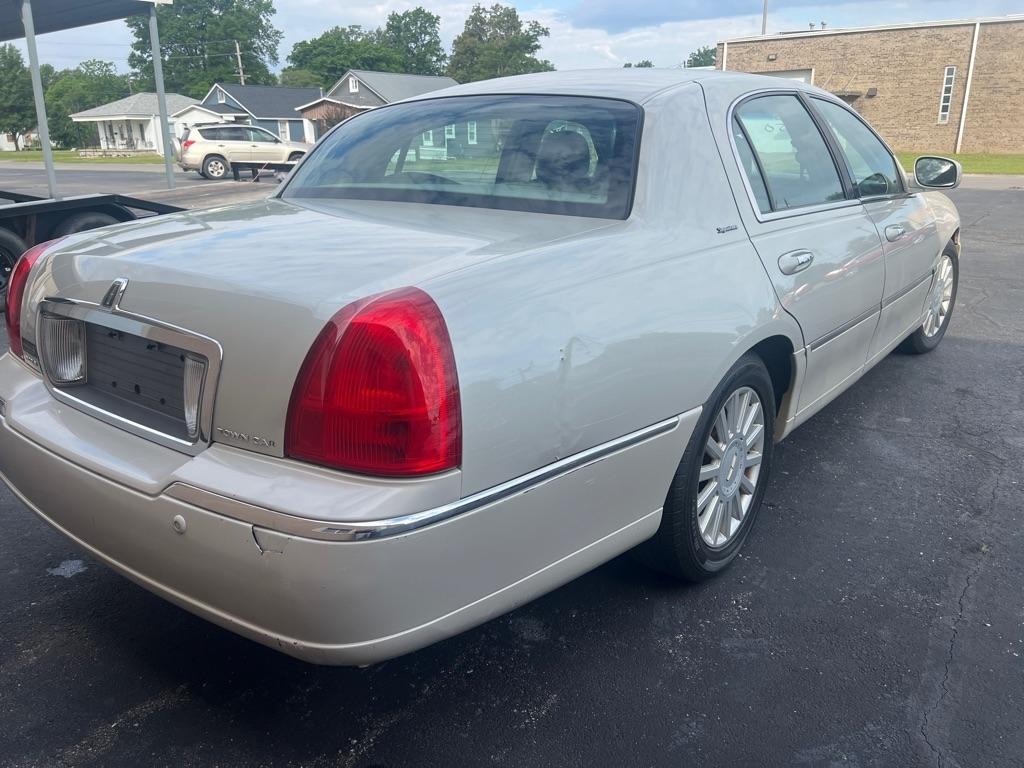 Lincoln Town Car Signature 2005