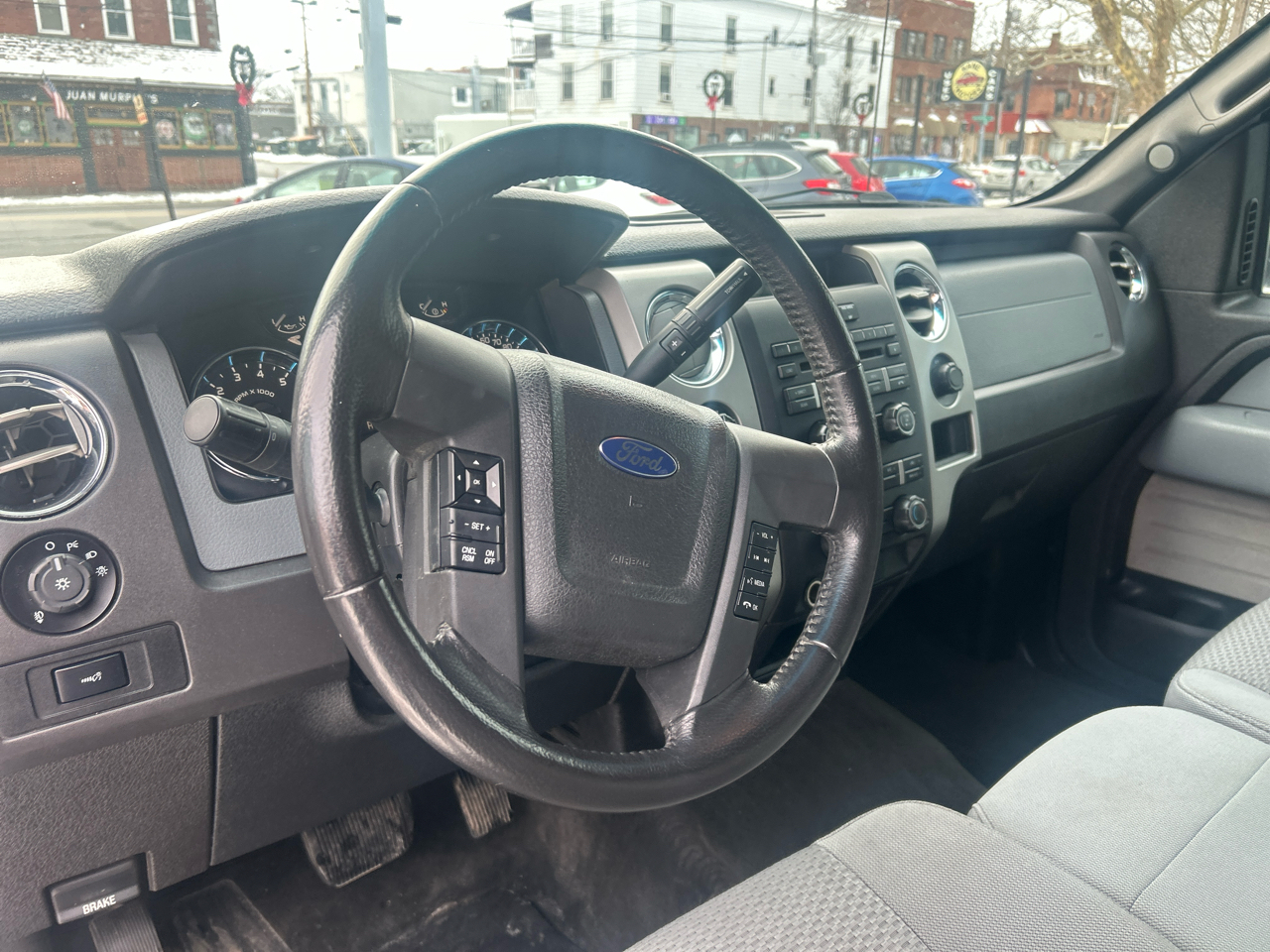 Ford F-150 4WD SuperCrew 150" XL 2012