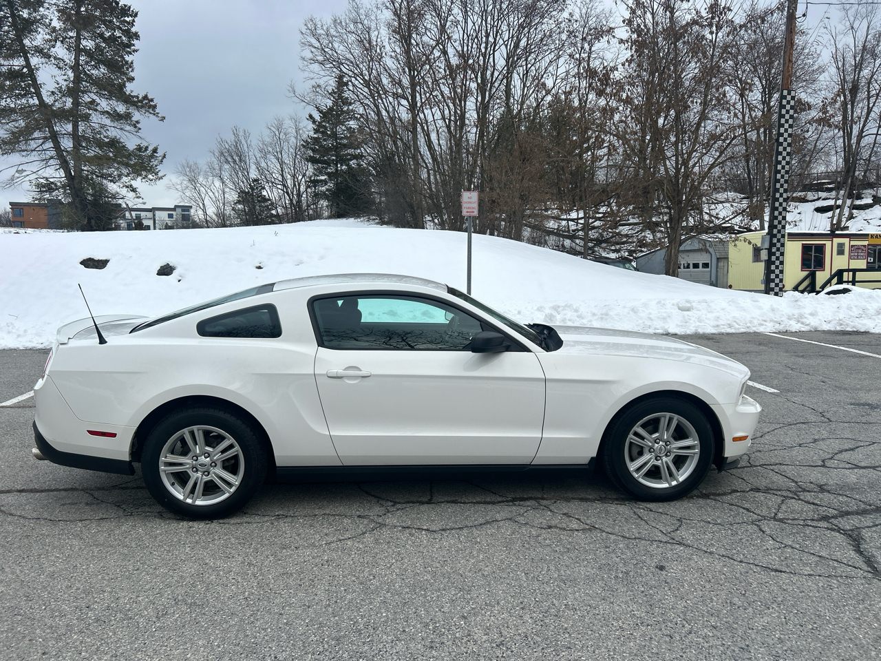 Ford Mustang V6 Coupe 2010