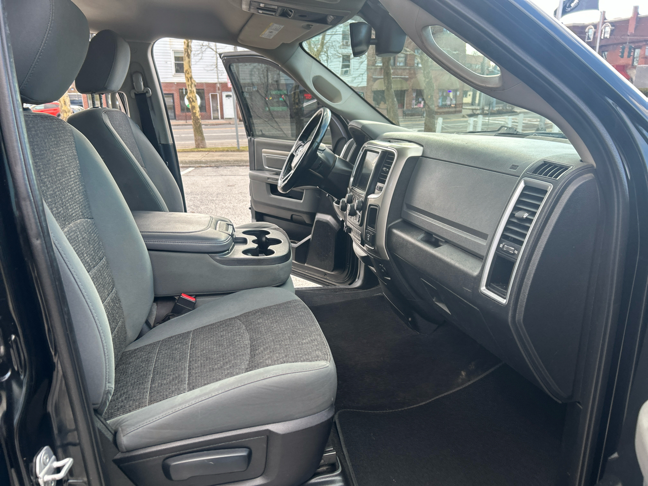 RAM 1500 2WD Crew Cab 140.5" Big Horn 2015