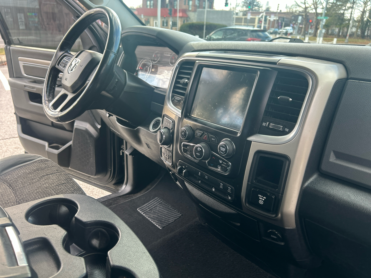 RAM 1500 2WD Crew Cab 140.5" Big Horn 2015