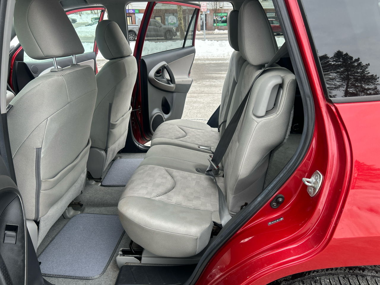 Toyota RAV4 Base I4 4WD 2012