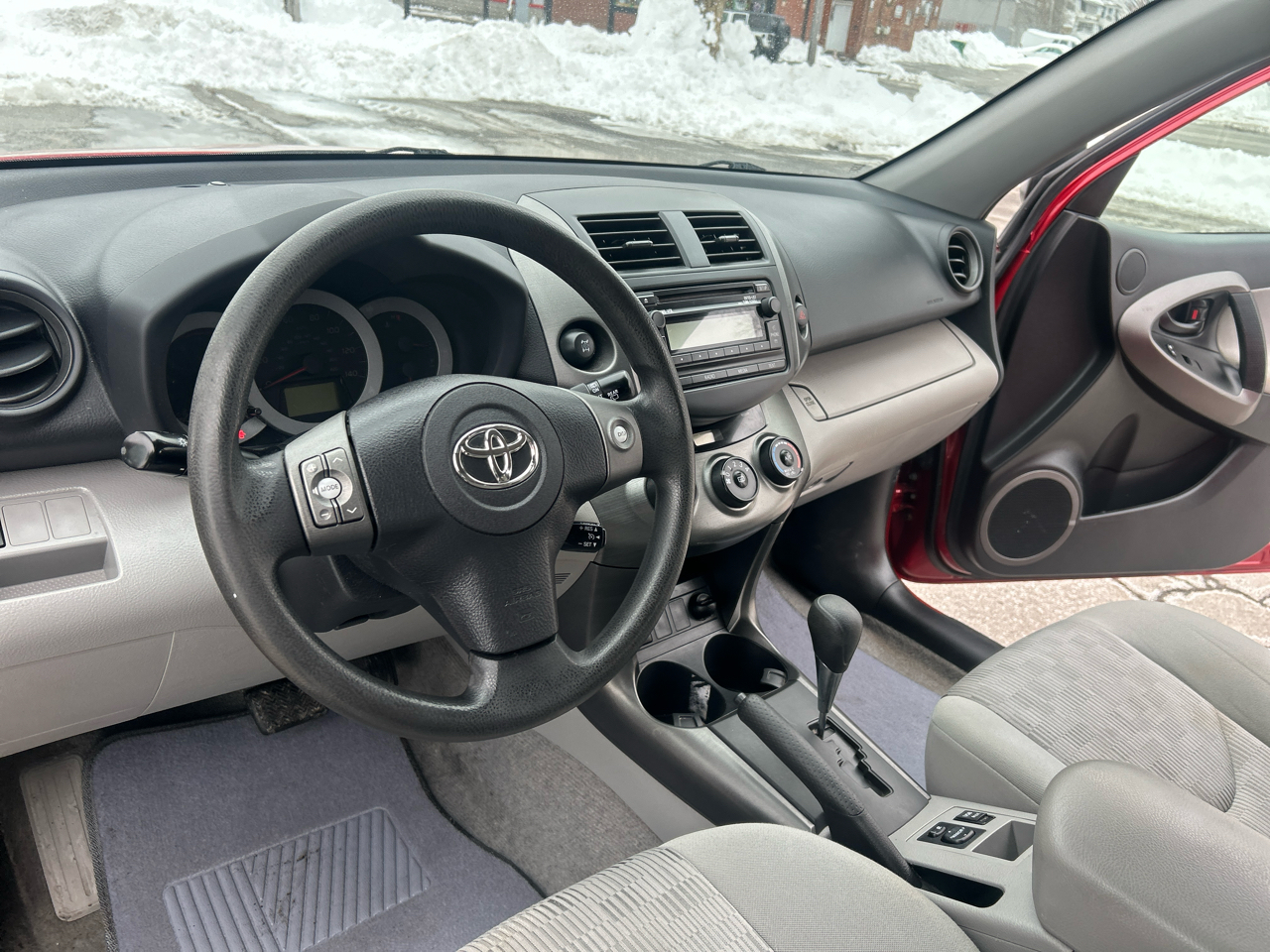 Toyota RAV4 Base I4 4WD 2012
