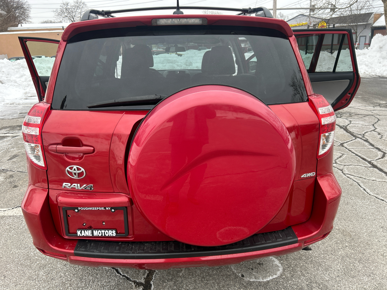 Toyota RAV4 Base I4 4WD 2012