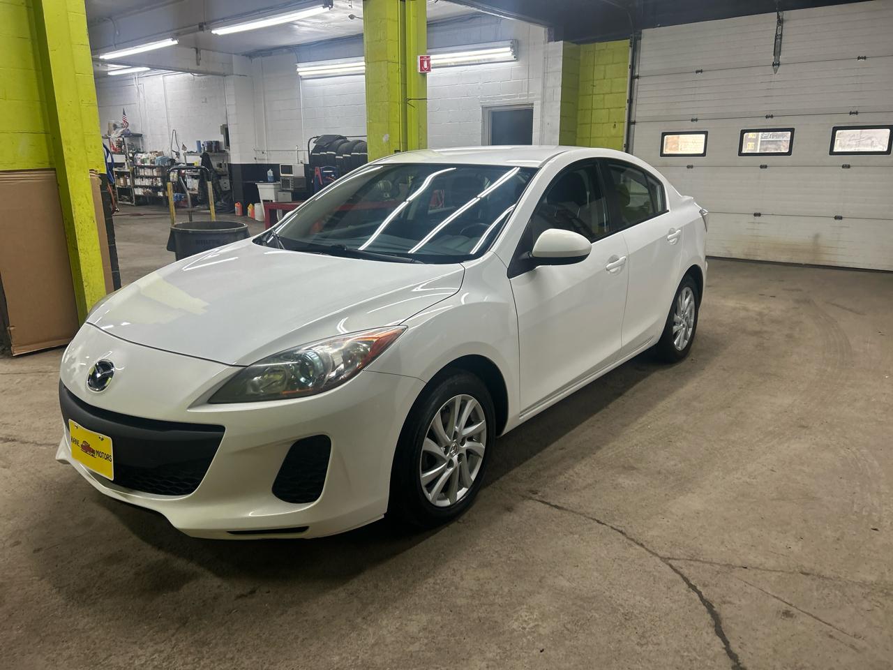 Mazda MAZDA3 i Touring 4-door 2012