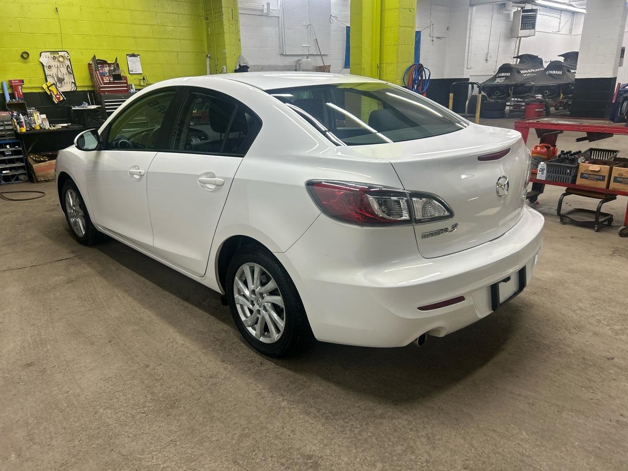 Mazda MAZDA3 i Touring 4-door 2012