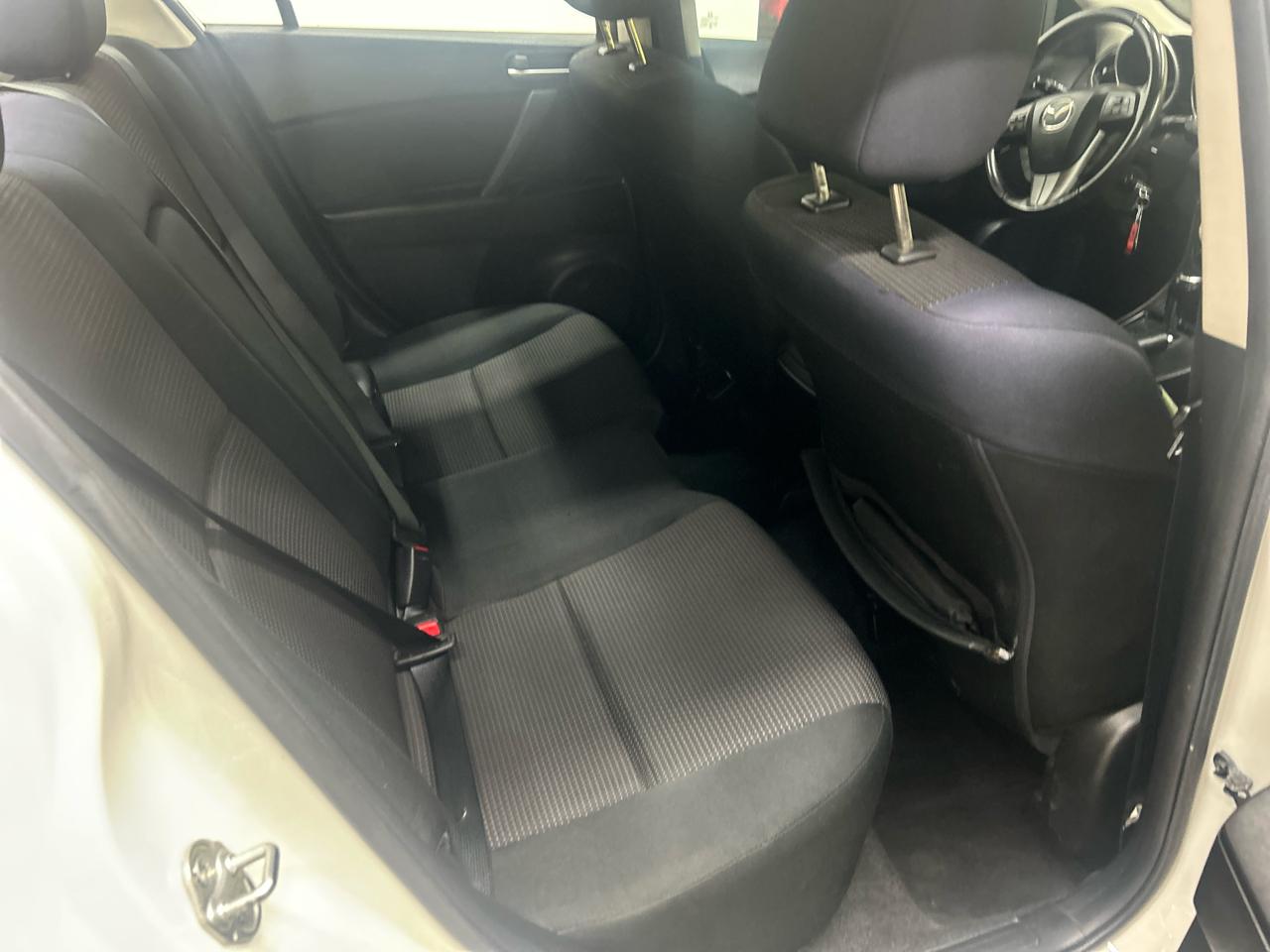 Mazda MAZDA3 i Touring 4-door 2012