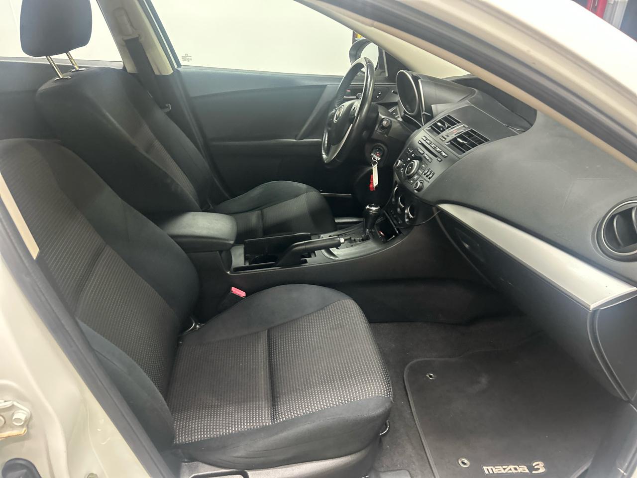 Mazda MAZDA3 i Touring 4-door 2012