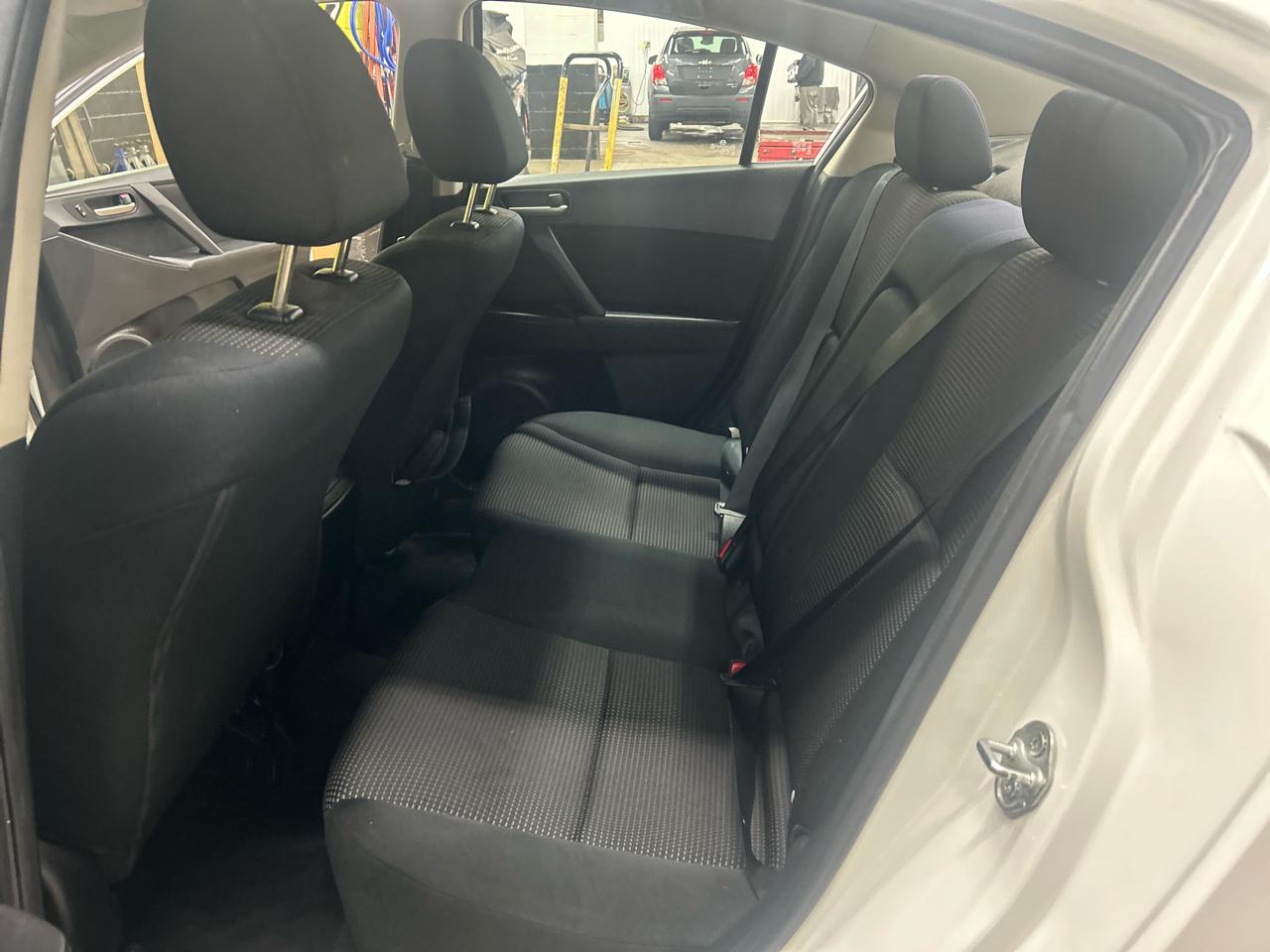 Mazda MAZDA3 i Touring 4-door 2012