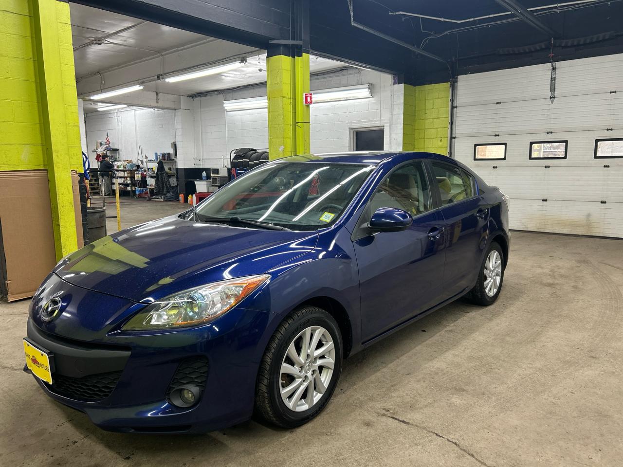 Mazda MAZDA3 i Touring 4-door 2012