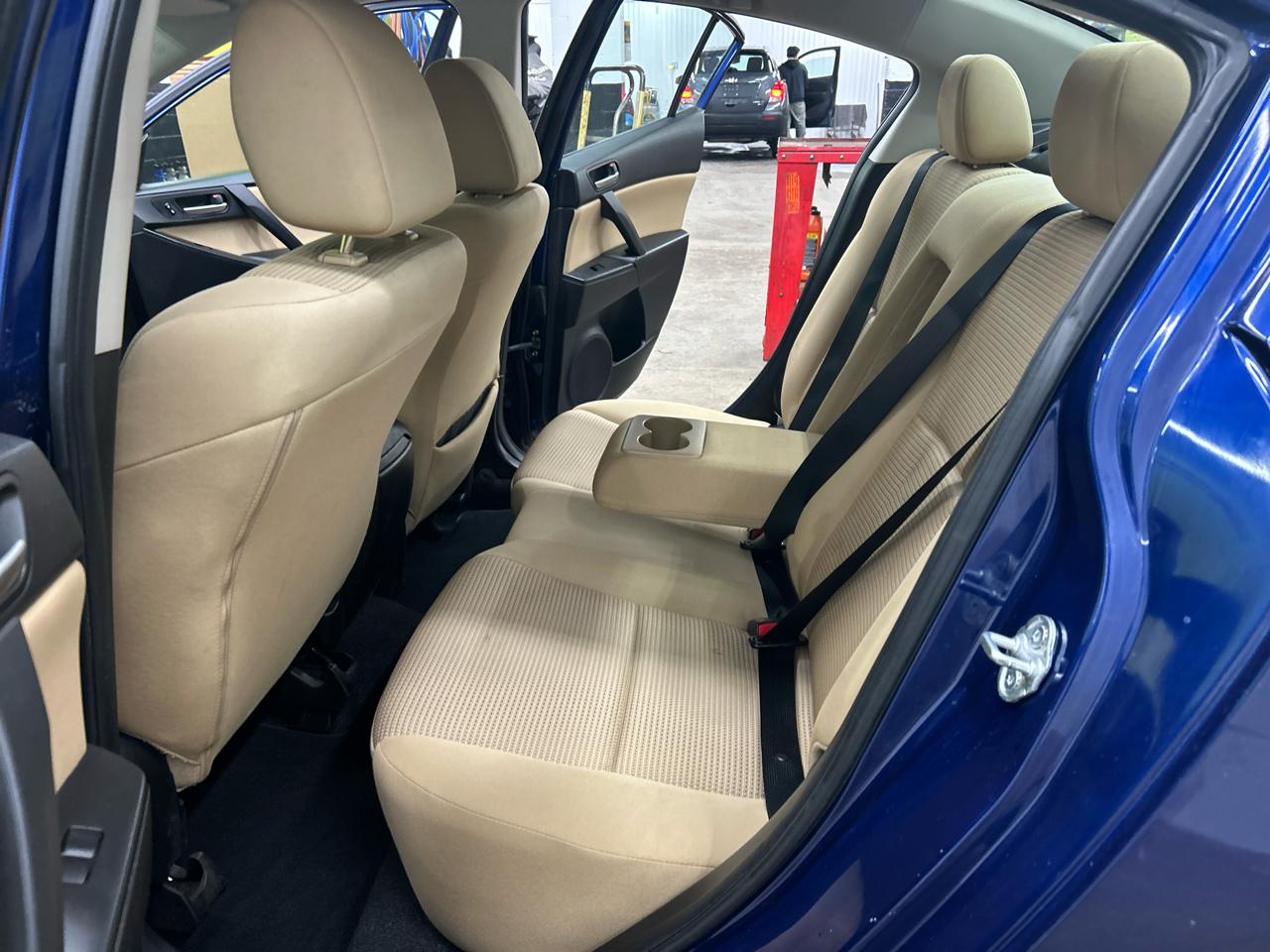 Mazda MAZDA3 i Touring 4-door 2012