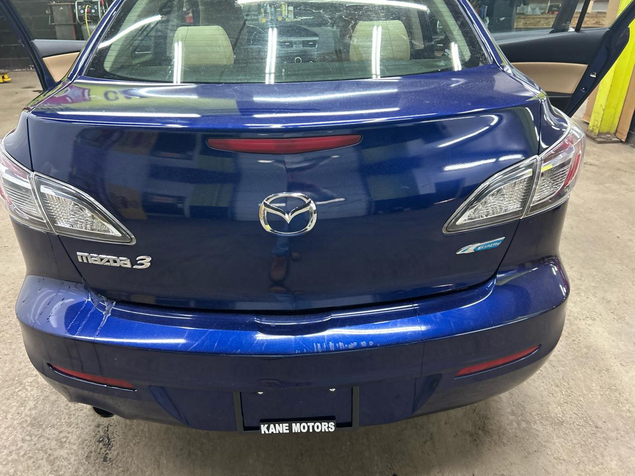 Mazda MAZDA3 i Touring 4-door 2012