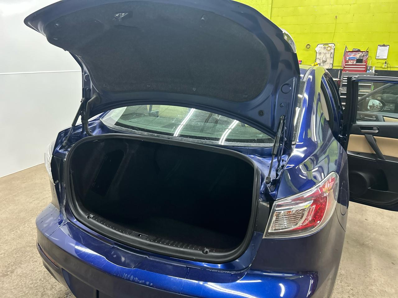 Mazda MAZDA3 i Touring 4-door 2012