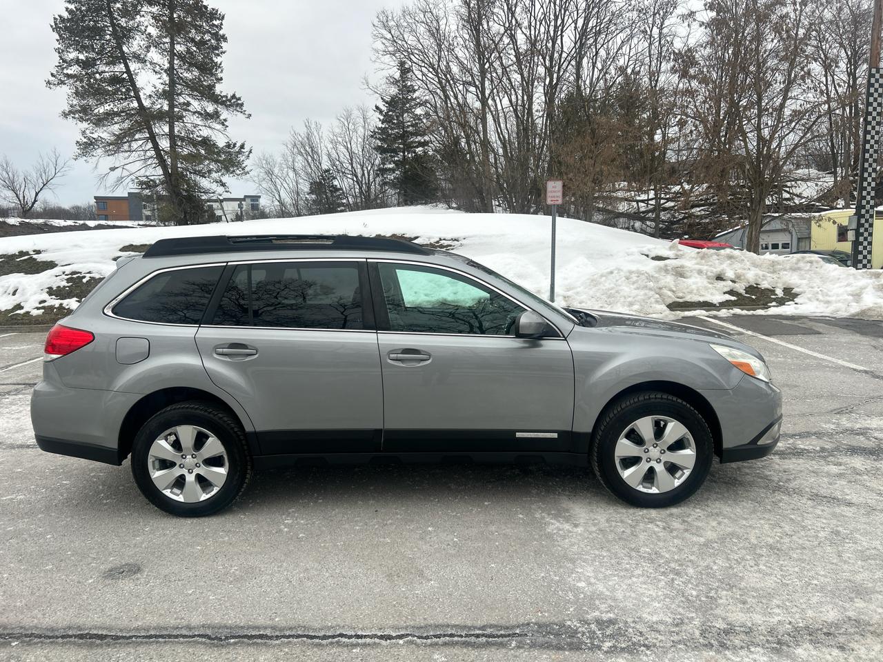 Subaru Outback 2.5i Limited 2011
