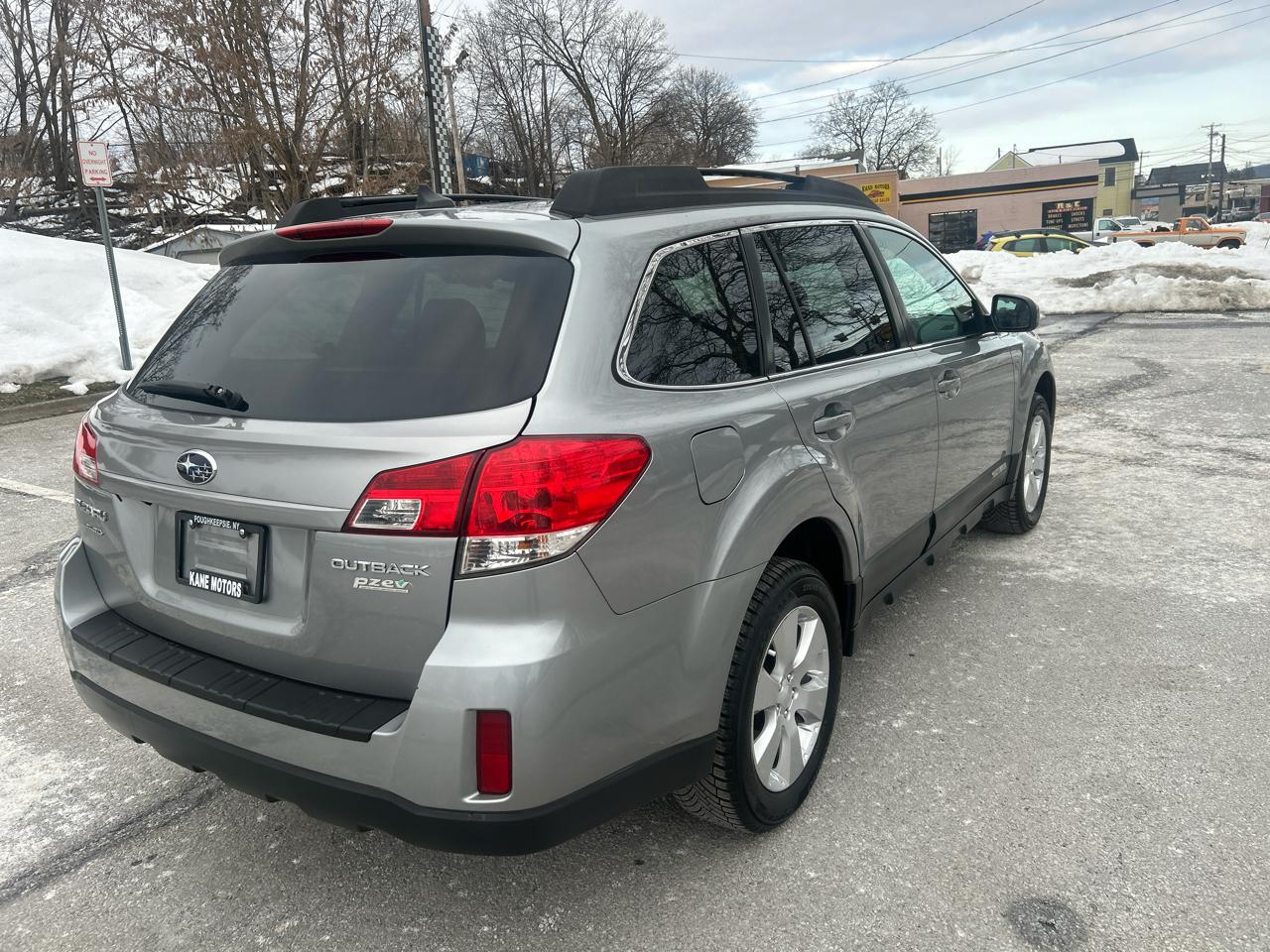 Subaru Outback 2.5i Limited 2011