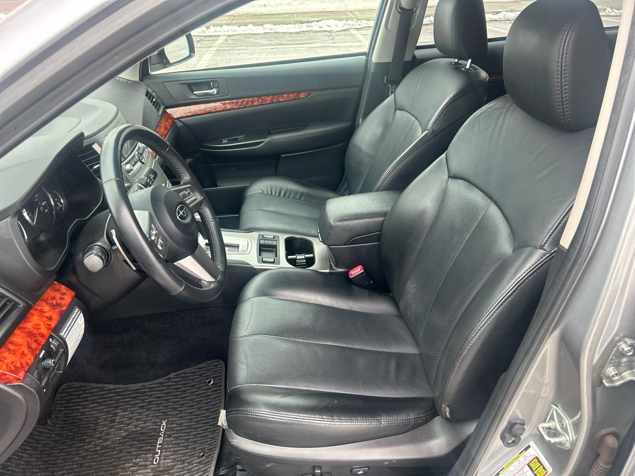 Subaru Outback 2.5i Limited 2011