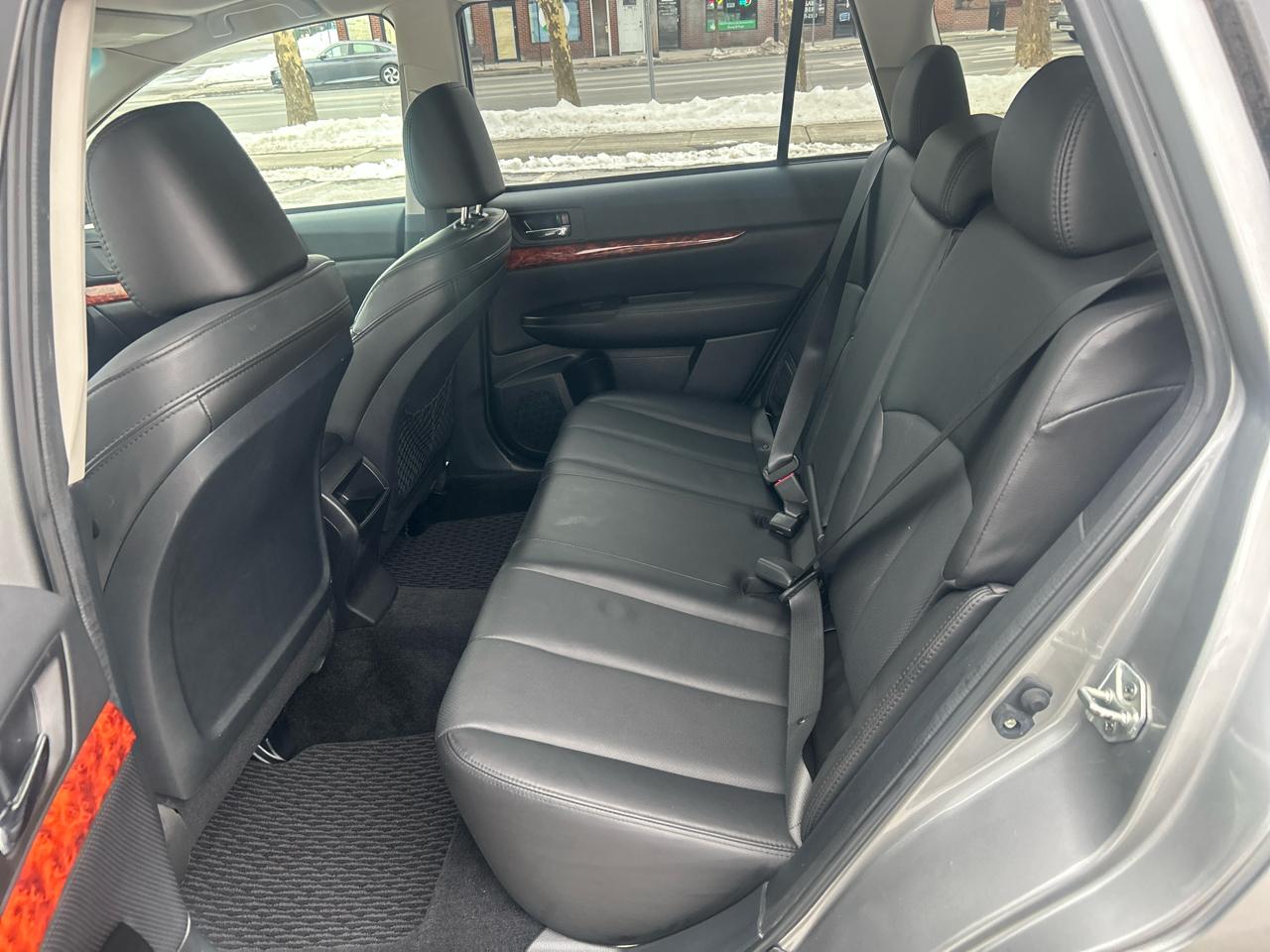 Subaru Outback 2.5i Limited 2011