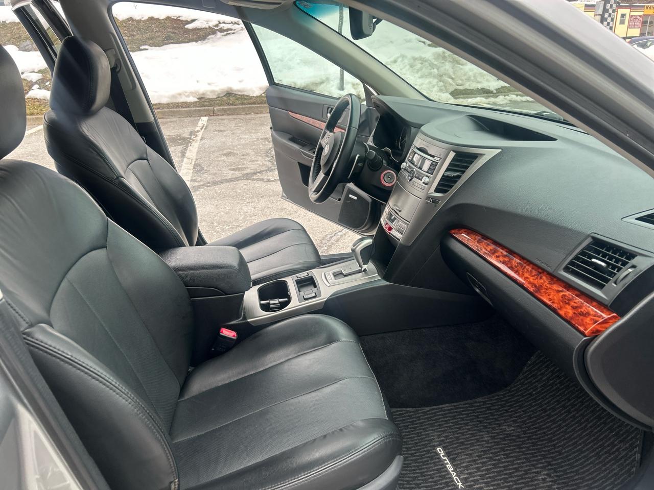 Subaru Outback 2.5i Limited 2011