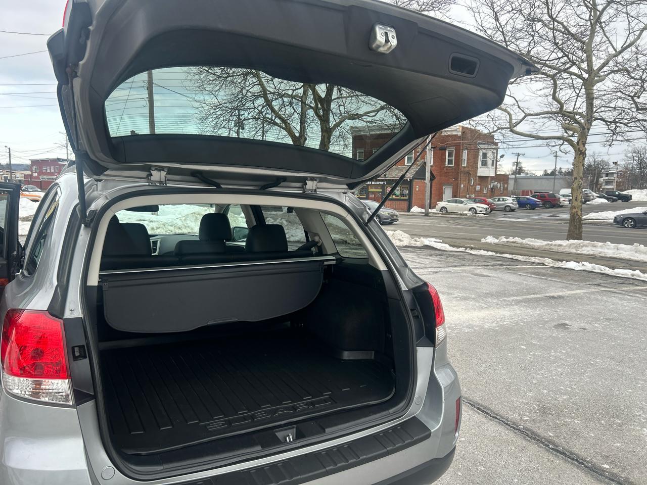 Subaru Outback 2.5i Limited 2011