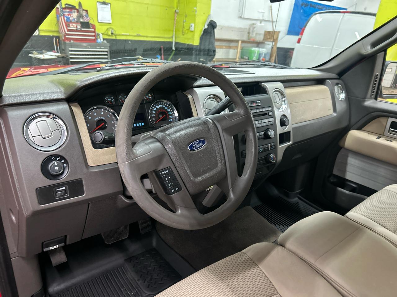 Ford F-150 4WD Reg Cab 126" XLT 2010