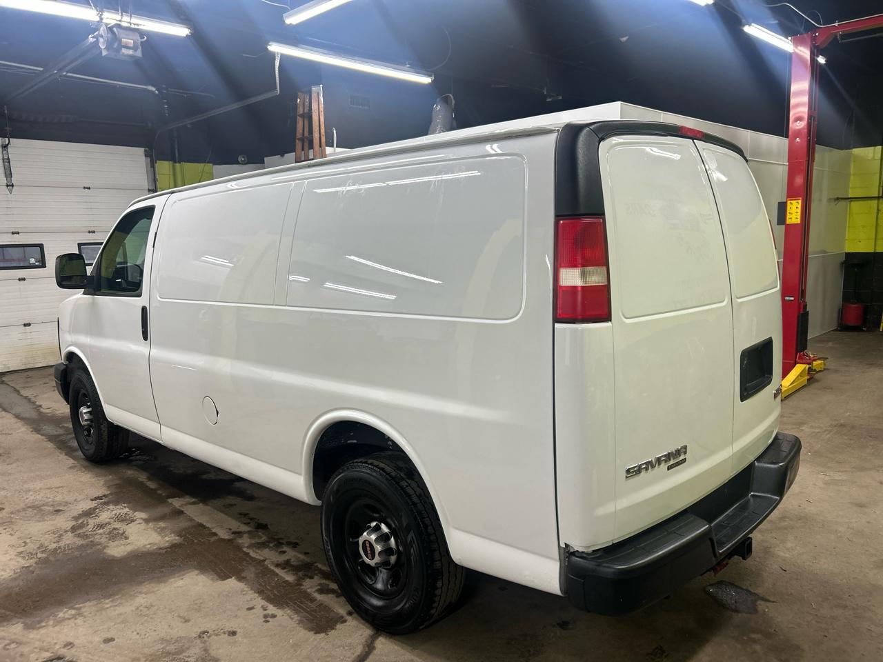 GMC Savana G3500 Cargo 2013