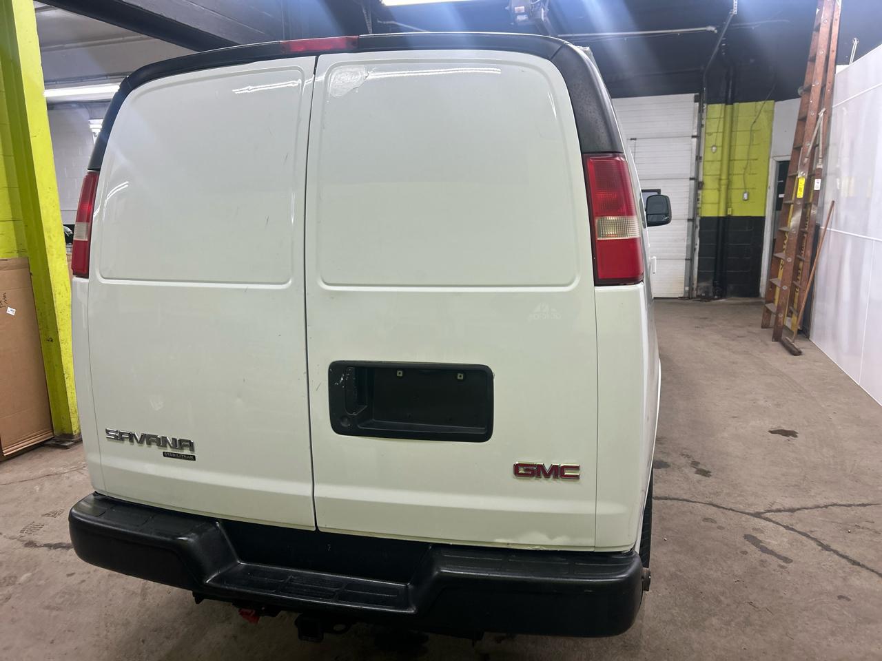 GMC Savana G3500 Cargo 2013