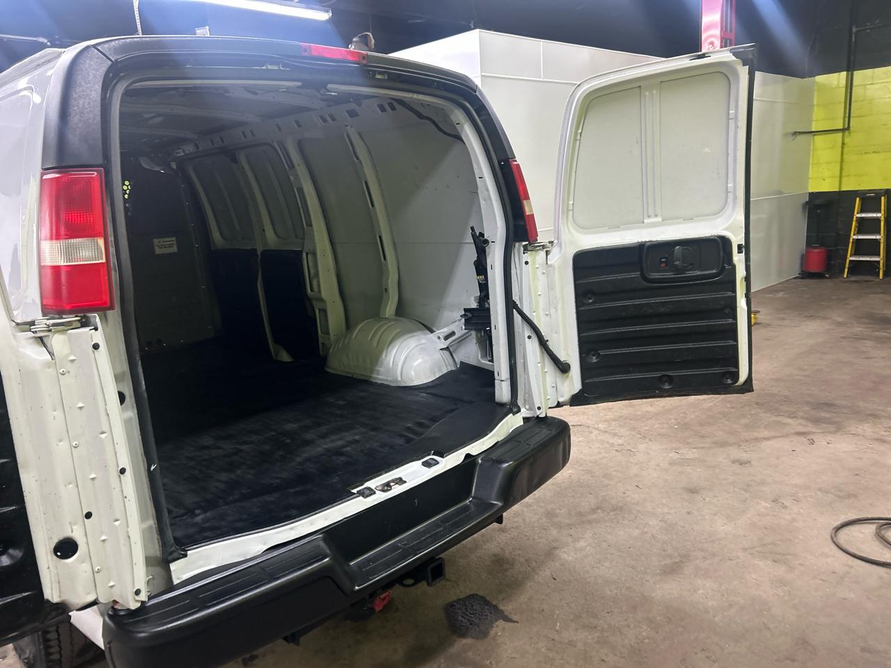 GMC Savana G3500 Cargo 2013