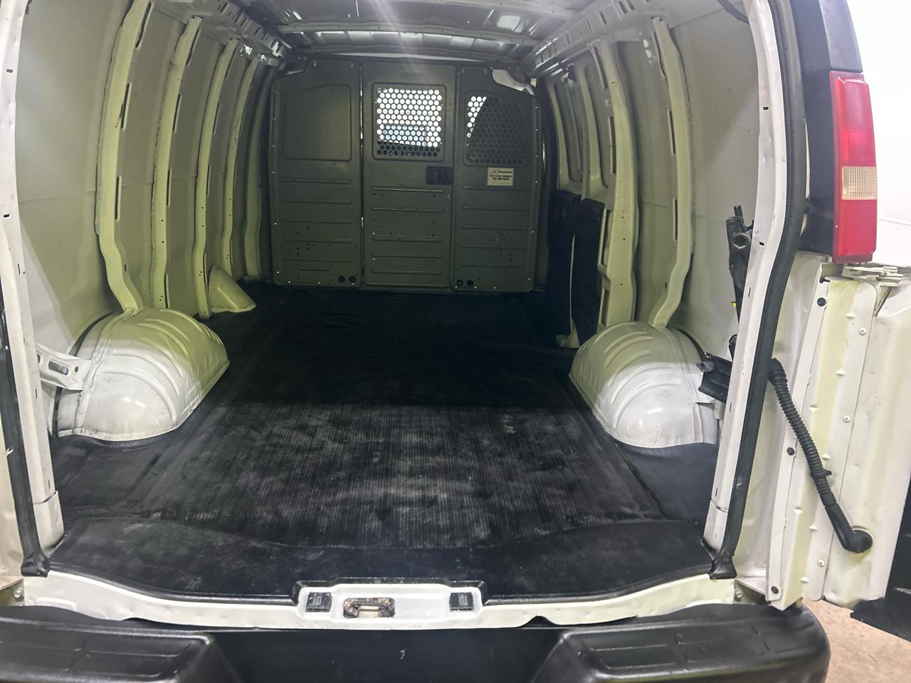 GMC Savana G3500 Cargo 2013