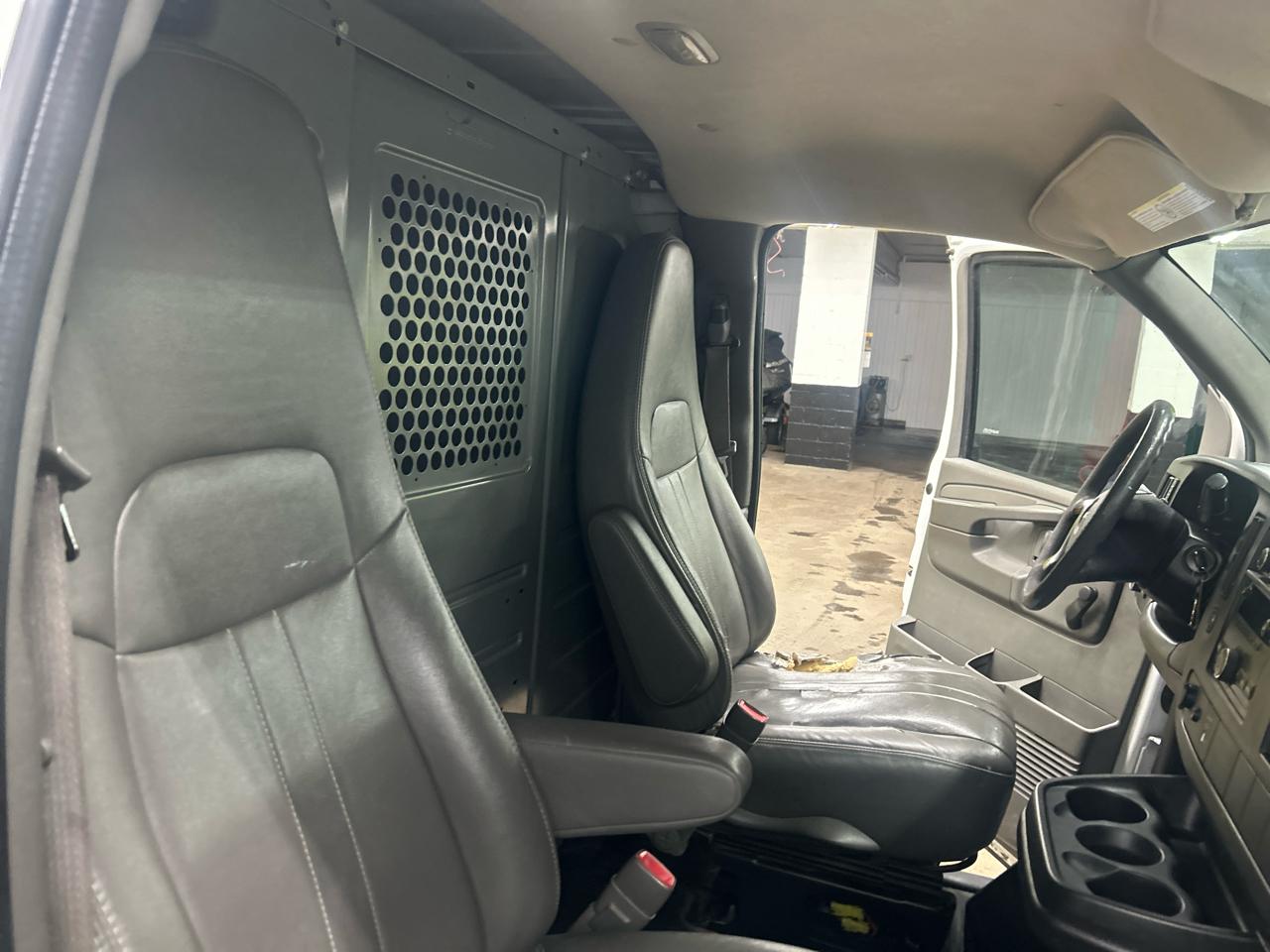 GMC Savana G3500 Cargo 2013