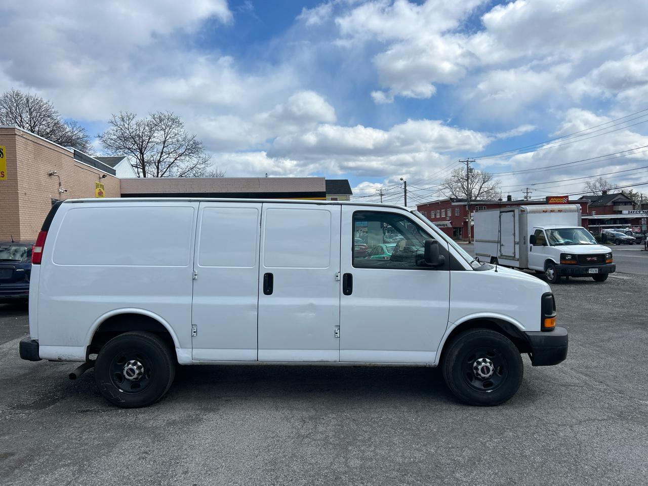 GMC Savana G3500 Cargo 2013