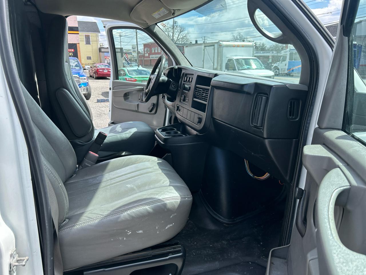 GMC Savana G3500 Cargo 2013
