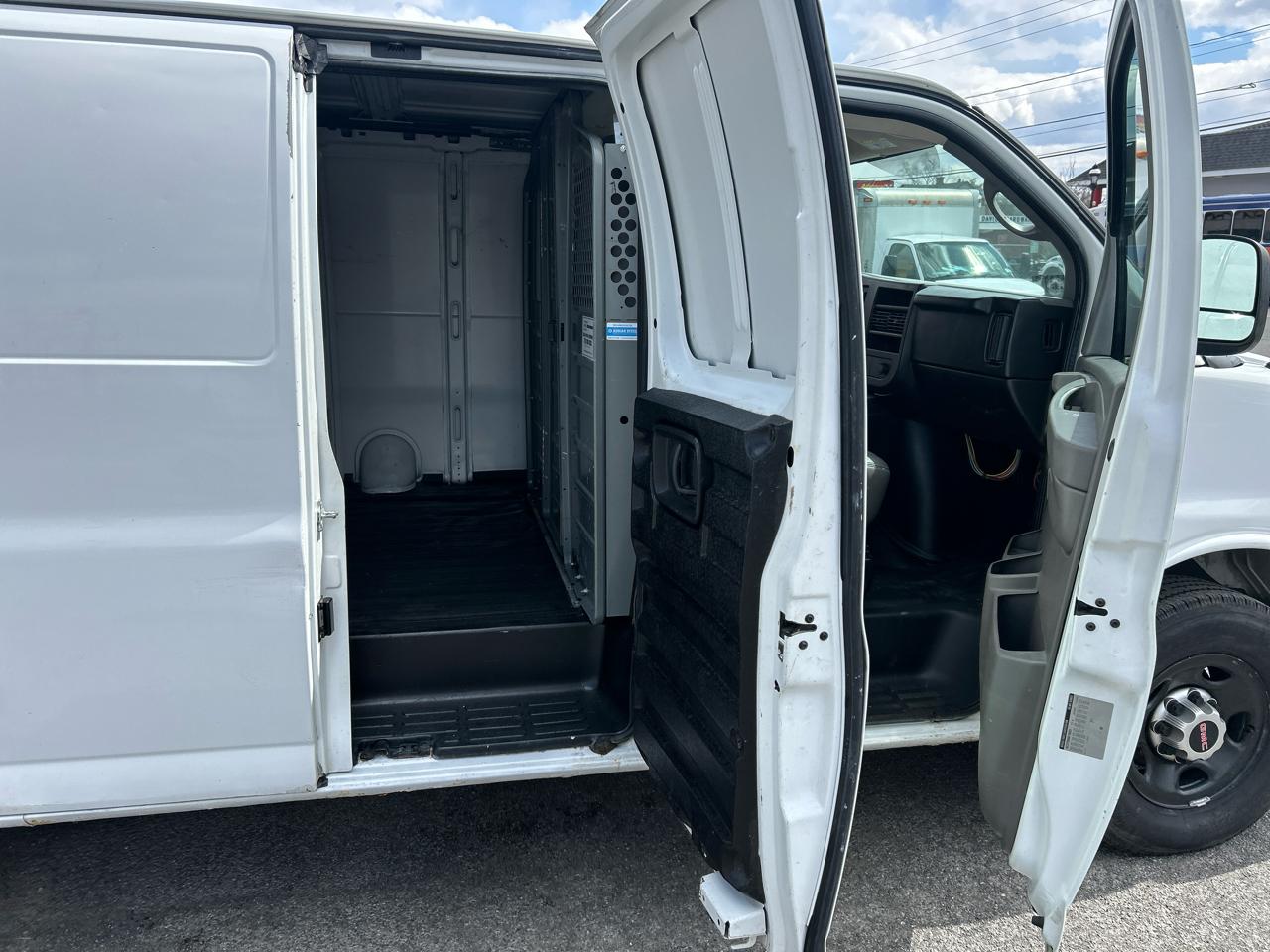 GMC Savana G3500 Cargo 2013