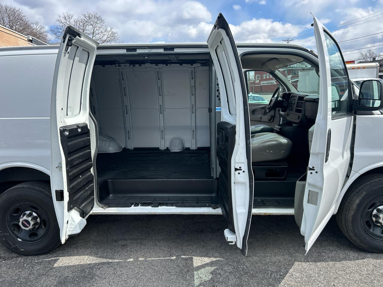 GMC Savana G3500 Cargo 2013