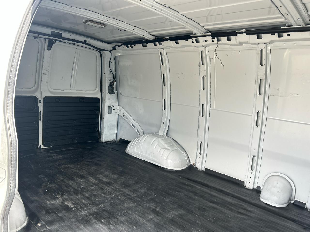 GMC Savana G3500 Cargo 2013