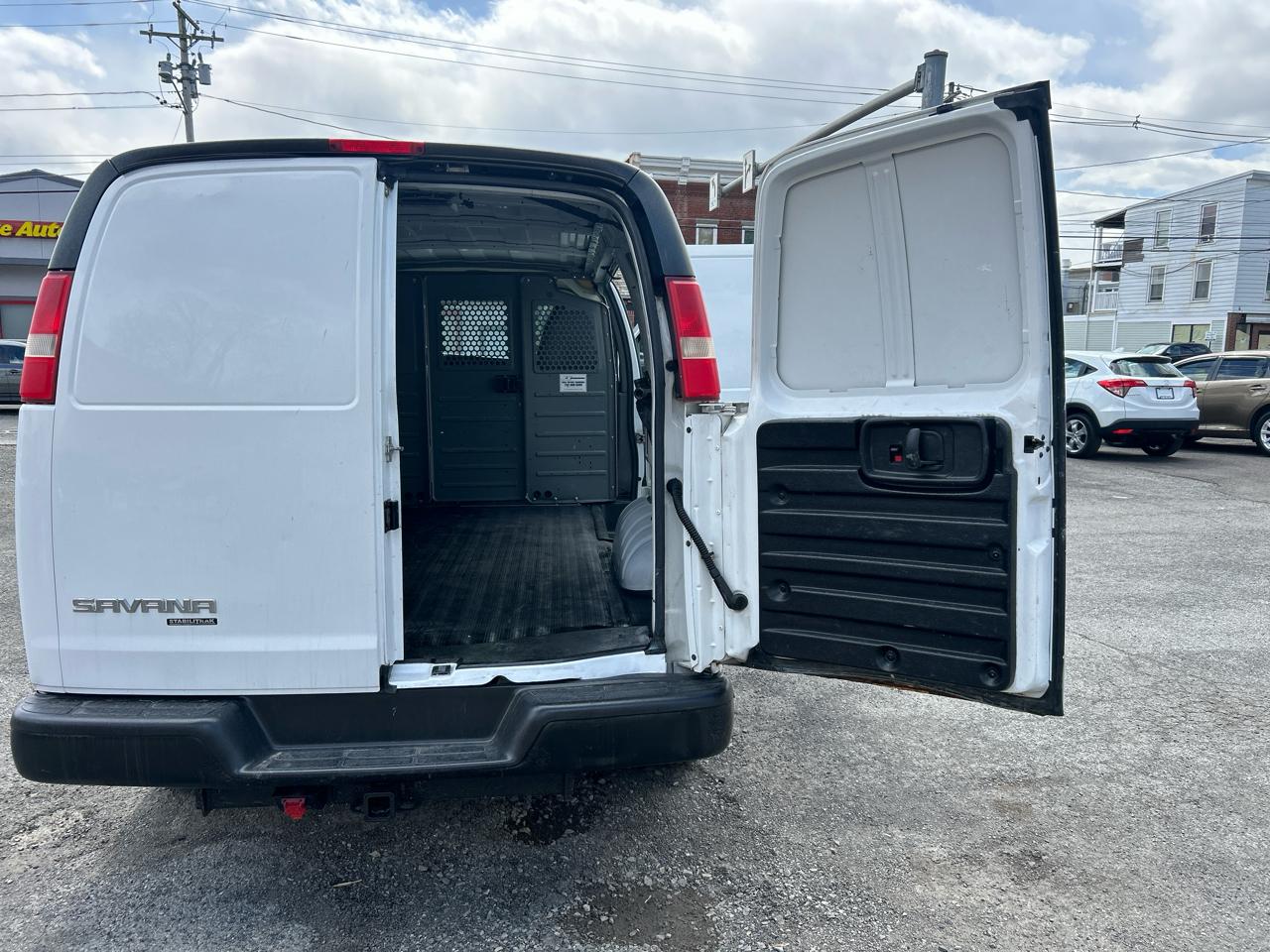 GMC Savana G3500 Cargo 2013