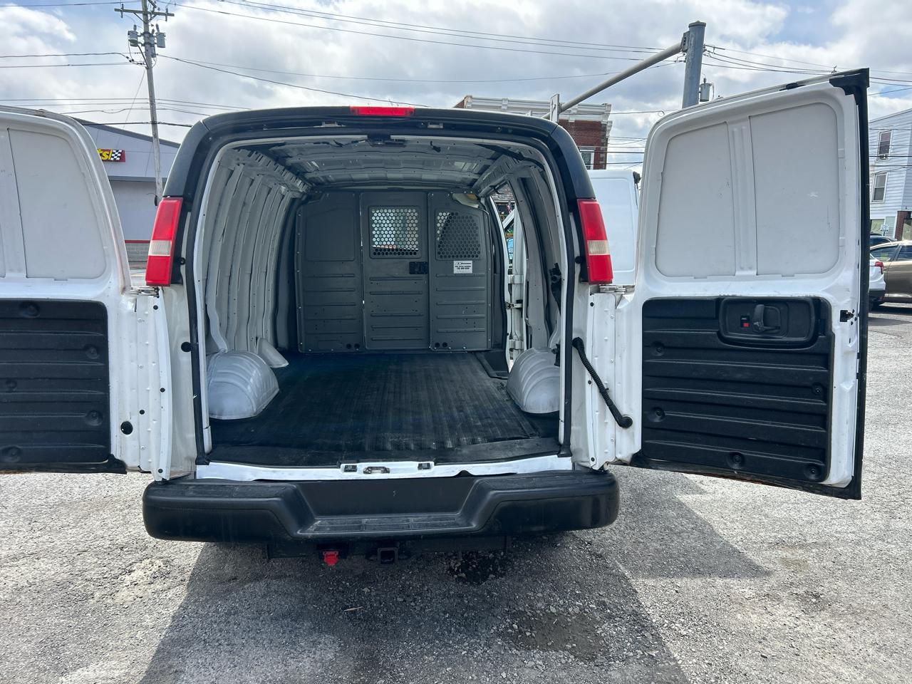 GMC Savana G3500 Cargo 2013