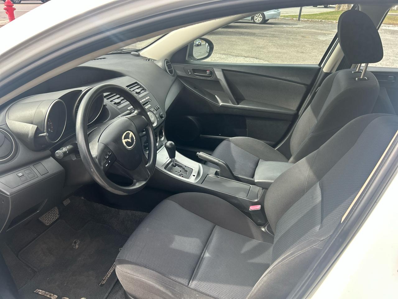 Mazda MAZDA3 i Sport 4-Door 2011