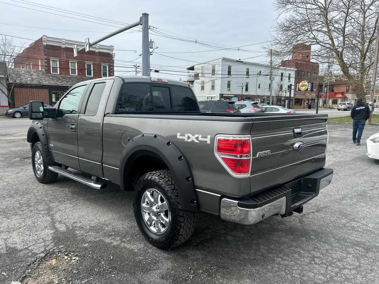 Ford F-150 4WD SuperCrew Flareside 157" XLT 2013