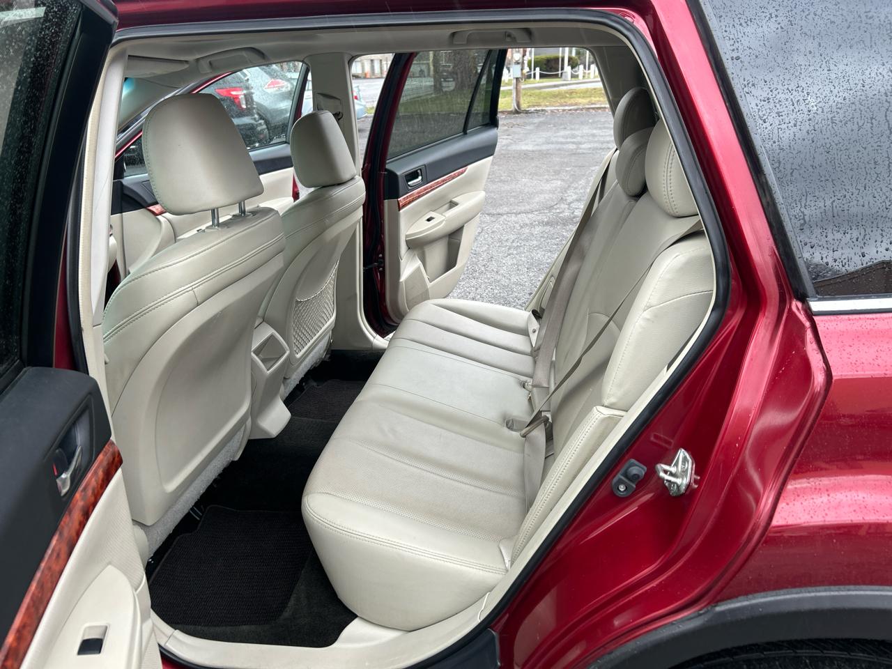 Subaru Outback 3.6R Limited 2011