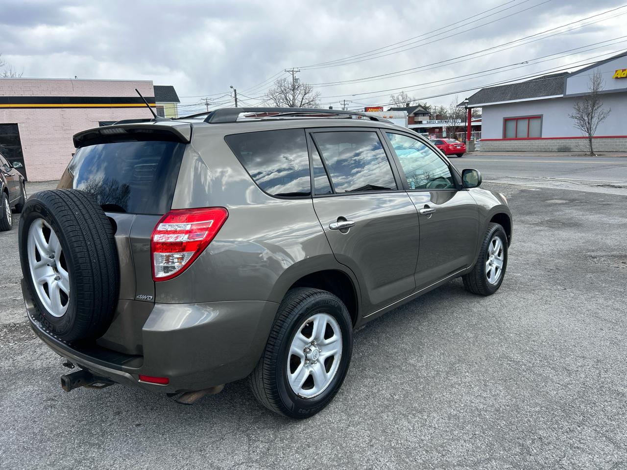 Toyota RAV4 Base I4 4WD 2012
