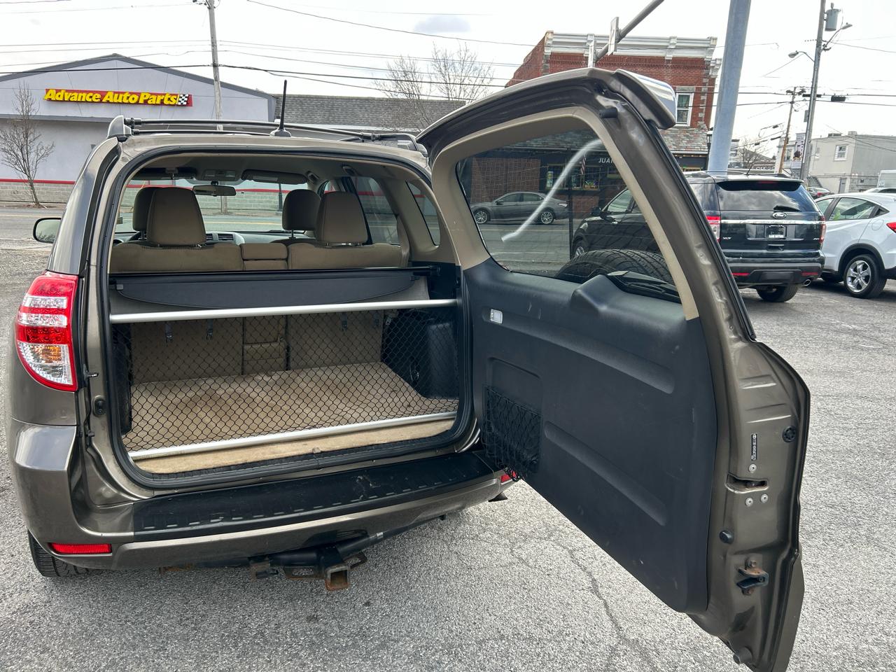 Toyota RAV4 Base I4 4WD 2012