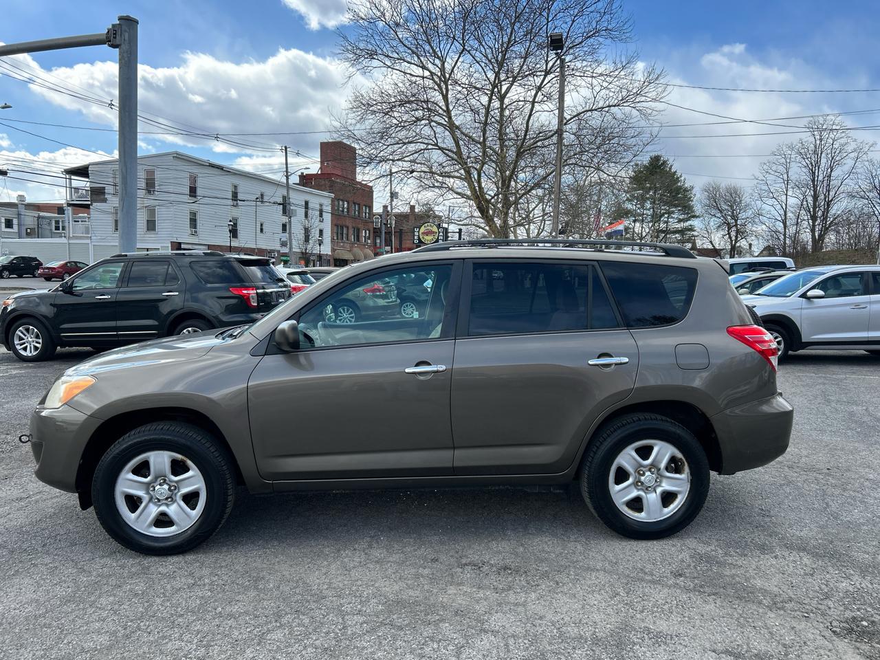 Toyota RAV4 Base I4 4WD 2012