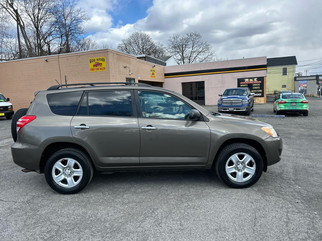 Toyota RAV4 Base I4 4WD 2012