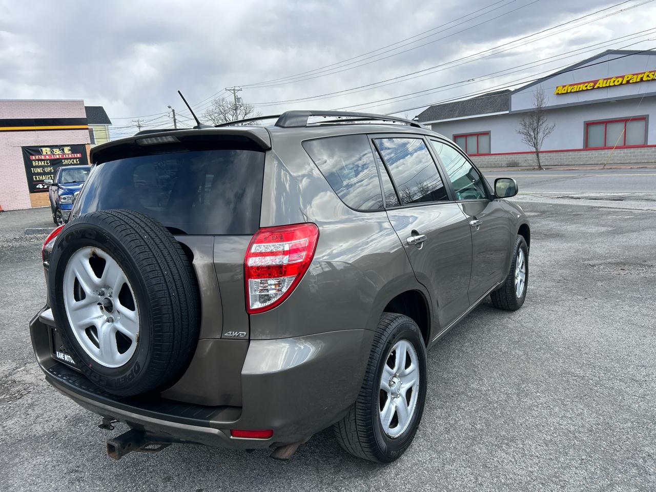 Toyota RAV4 Base I4 4WD 2012
