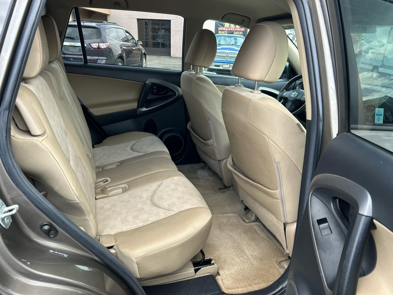 Toyota RAV4 Base I4 4WD 2012