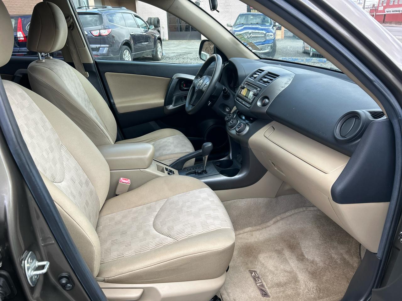 Toyota RAV4 Base I4 4WD 2012