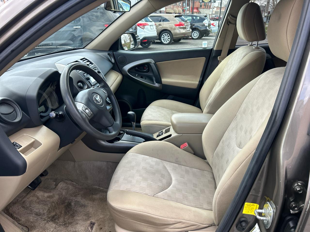 Toyota RAV4 Base I4 4WD 2012