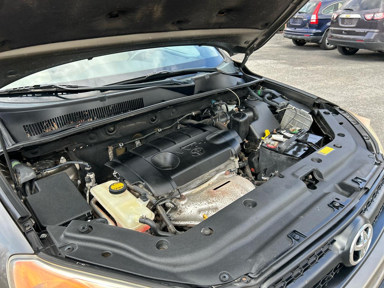 Toyota RAV4 Base I4 4WD 2012