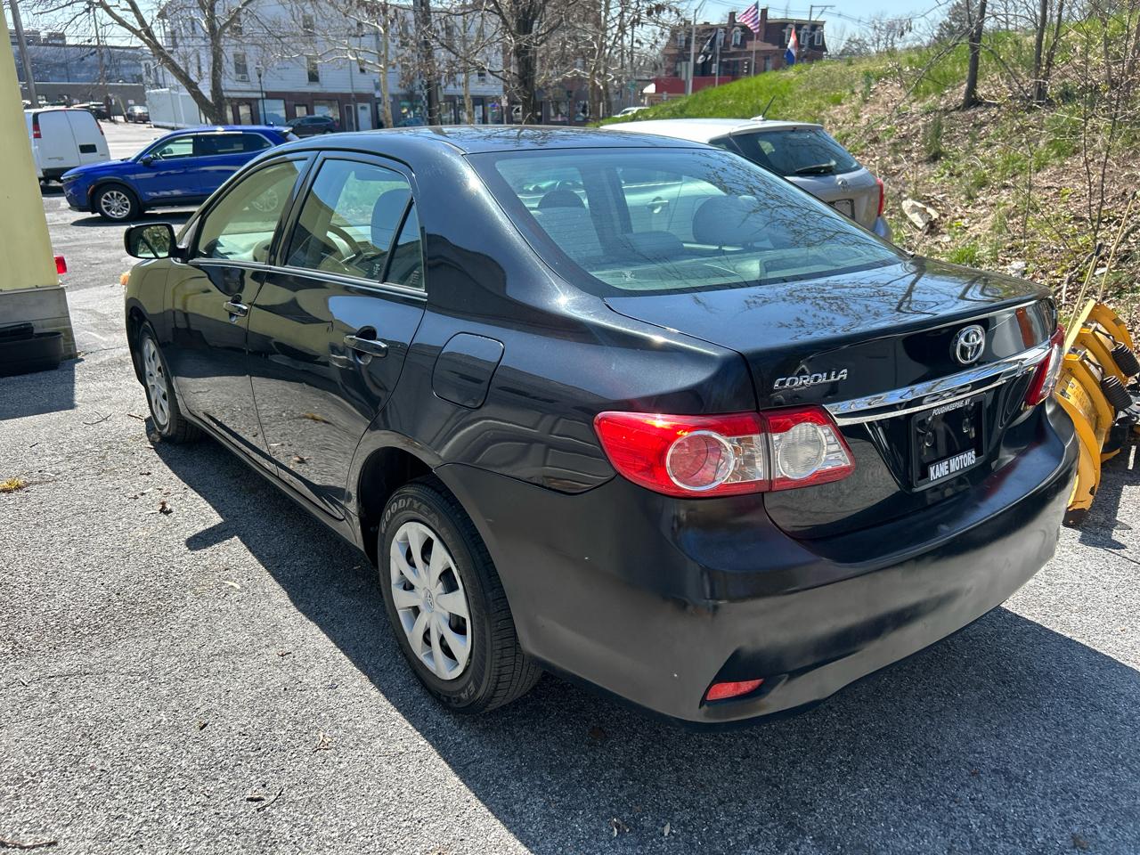 Toyota Corolla 4dr Sdn Auto LE (Natl) 2011