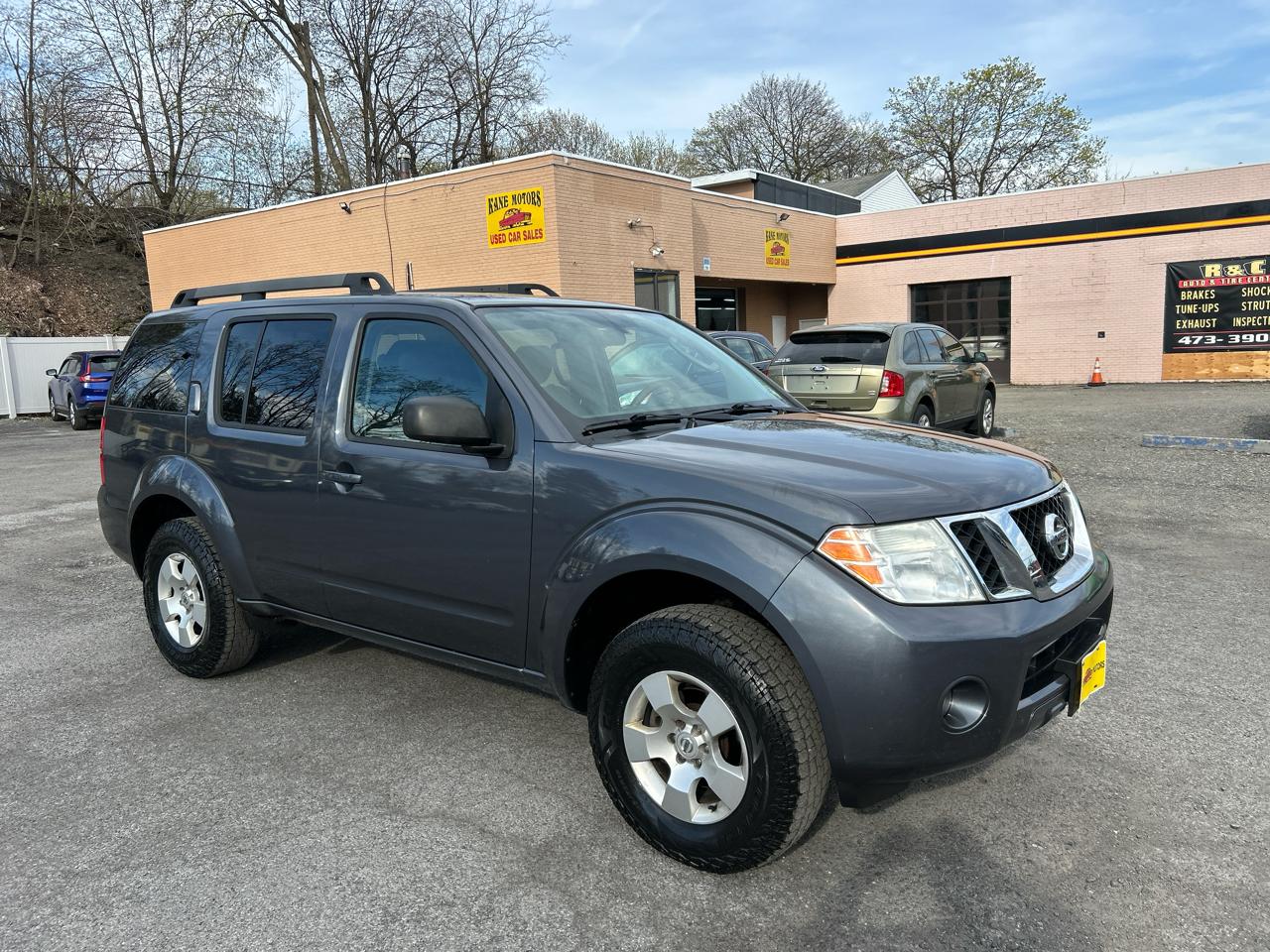 Nissan Pathfinder LE 4WD 2012